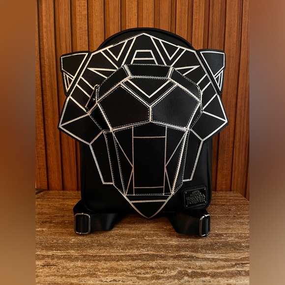 LOUNGEFLY MARVEL BLACK PANTHER WAKANDA FOREVER FIGURAL MINI BACKPACK, NWT - Picture 2 of 10